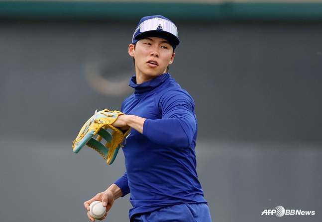 Kim Hye-sung is doing defensive training. /AFPBBNews=News1