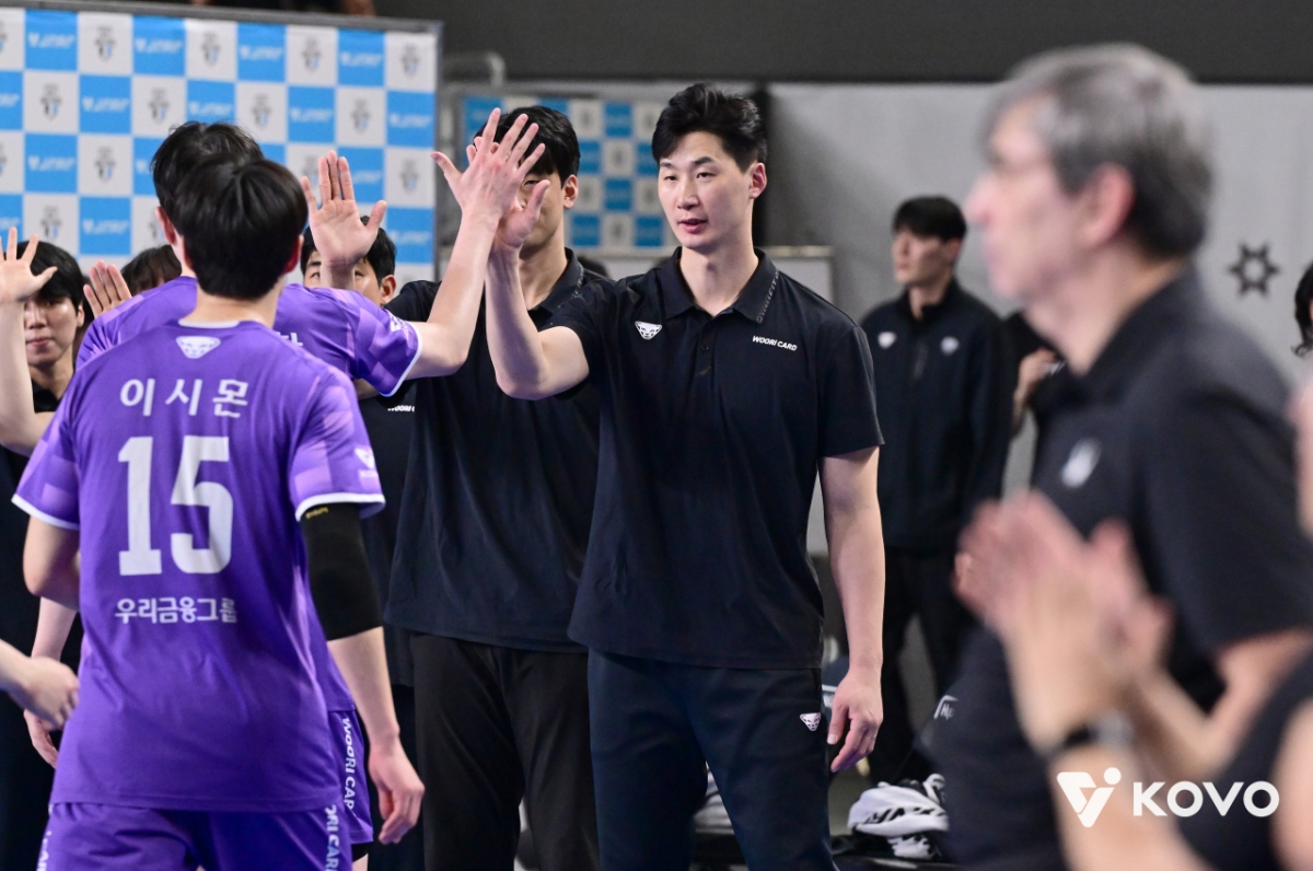 Park Chul-woo, acting director of Woori Card. /Photo = Courtesy of the Korea Volleyball Federation