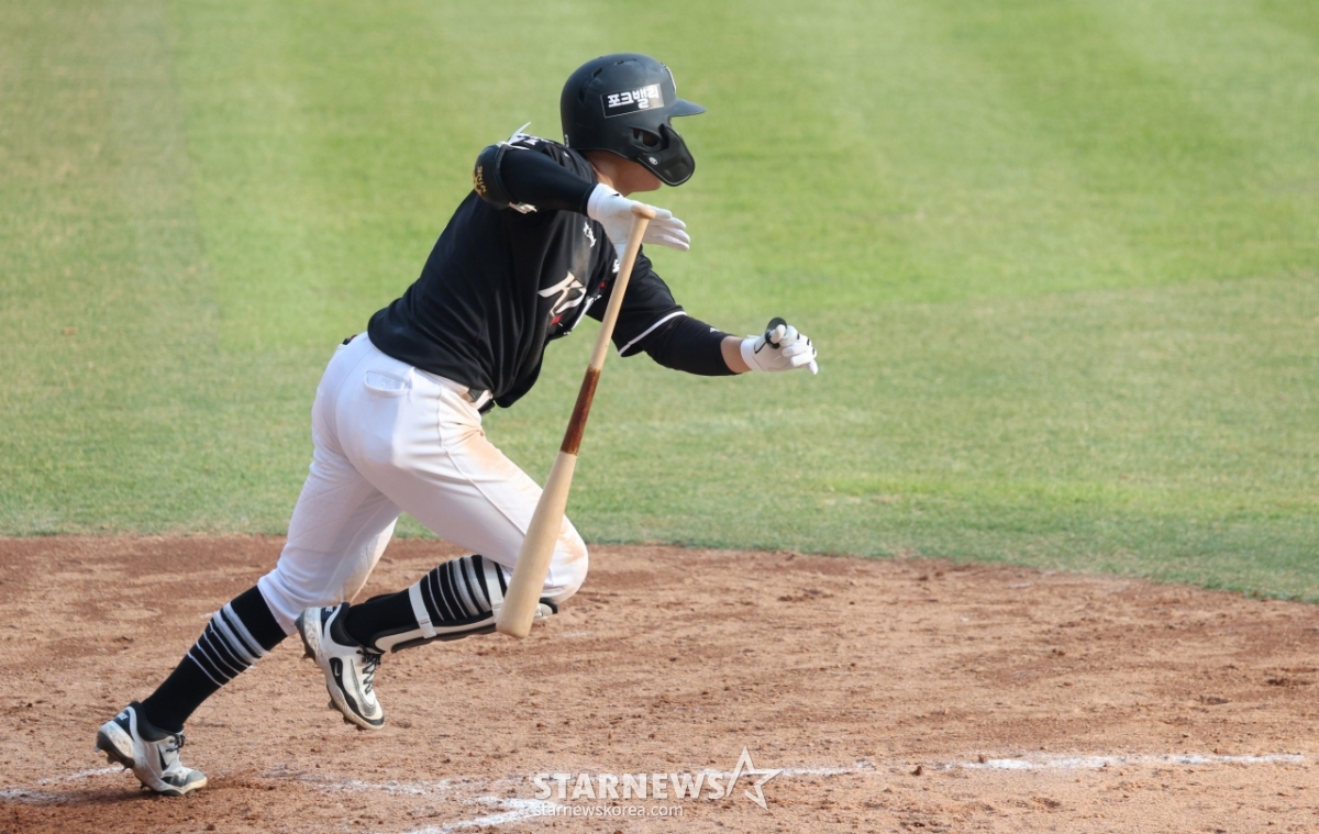 [포토] 최원준 '역전 이끈 검객타법'