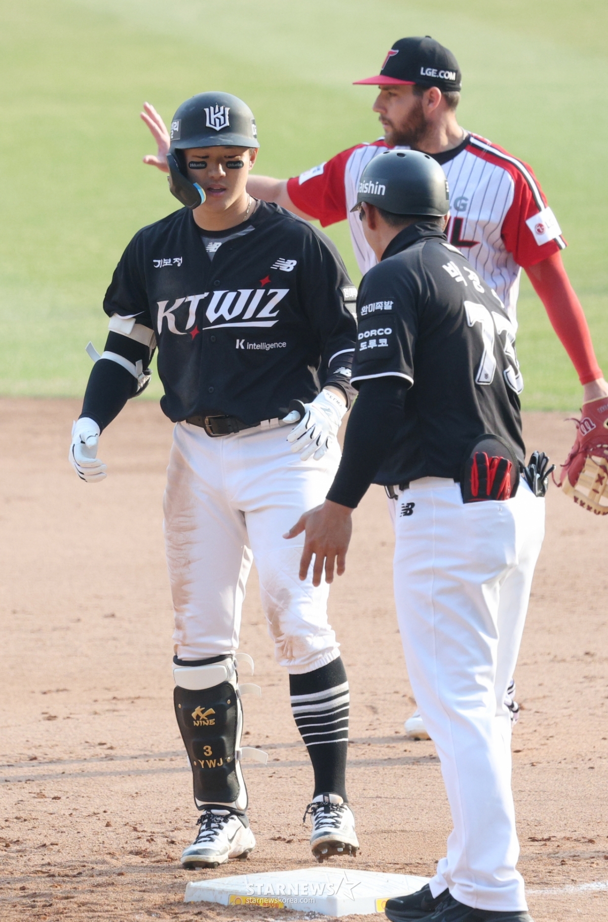 [포토] 최원준 '역전 찬스입니다'