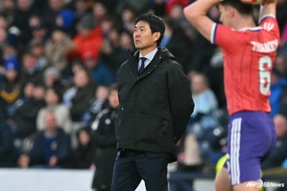 Japanese national team coach Hajime Moriyasu is looking at the match against Scotland in the March A match warm-up match at Hampden Park in Glasgow, Scotland, on the 29th (Korea time). /AFPBBNews=News1