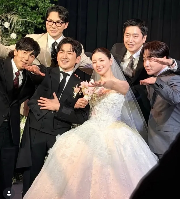 /Ảnh = Tài khoản Lee Min Woo