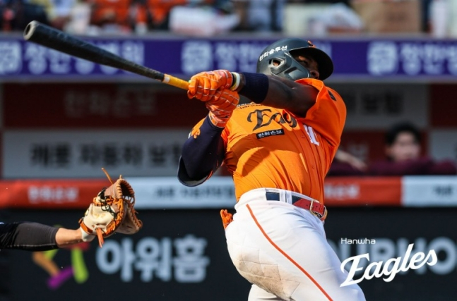 ペラザがヒットを飛ばしている。 /写真=ハンファ·イーグルス提供