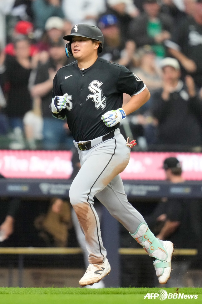 Murakami Munetaka của Chicago White Sox vào ngày 30 (giờ Hàn Quốc) đã đánh một cú home run vào đầu hiệp 2 của trận đấu với Milwaukee Brewers của mùa giải bóng chày chuyên nghiệp Mỹ 2026 được tổ chức tại American Family Field ở Milwaukee, Wisconsin, Mỹ. /AFPBBNews = Tin tức 1