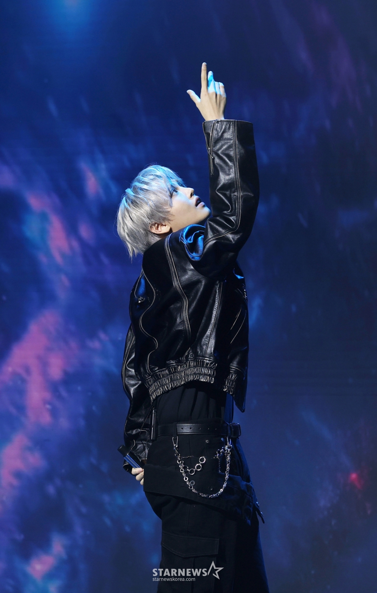 歌手のチャン·ハンウムが30日、ソウル江南区のソンアムアートホールで行われた2番目のEPアルバム「DAYDREAM」発売記念ショーケースで素敵な舞台を披露している。 /2026.03.30 /写真=キム·フィソン hwijpg@