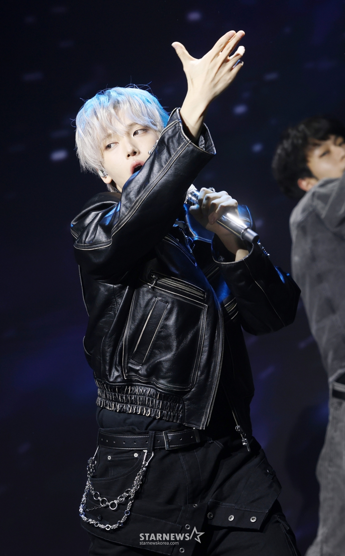 歌手のチャン·ハンウムが30日、ソウル江南区のソンアムアートホールで行われた2番目のEPアルバム「DAYDREAM」発売記念ショーケースで素敵な舞台を披露している。 /2026.03.30 /写真=キム·フィソン hwijpg@