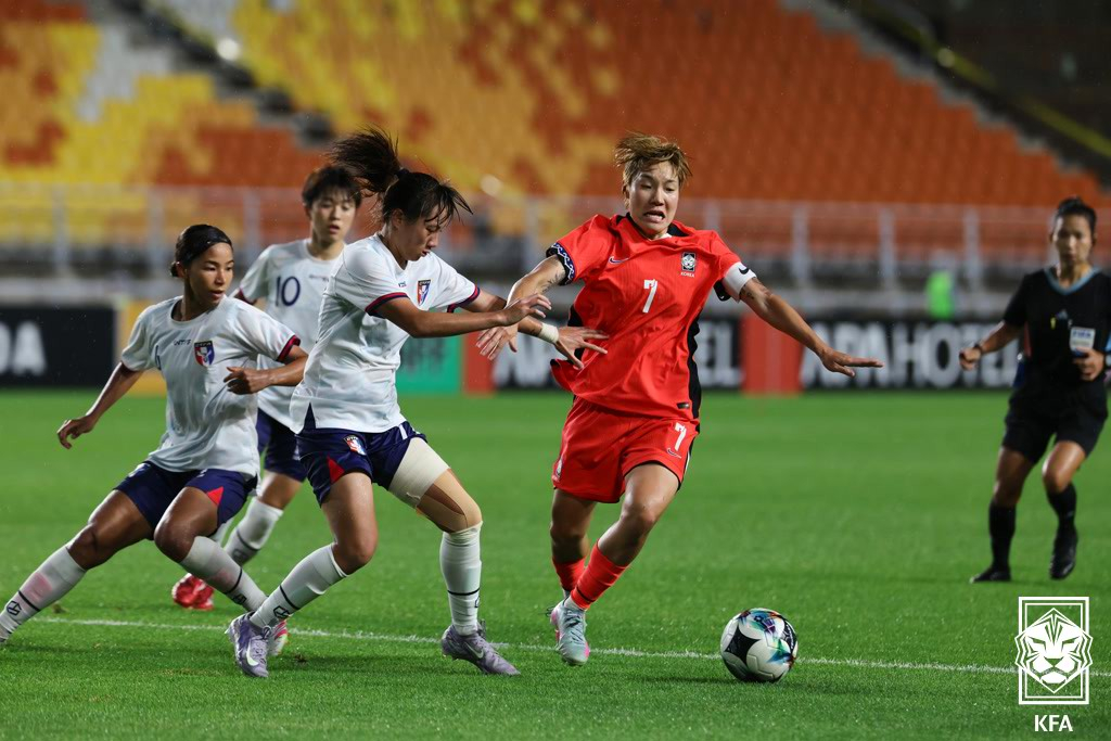 サッカー韓国女子代表のFW李グムミン（中央）。 /写真=大韓サッカー協会提供