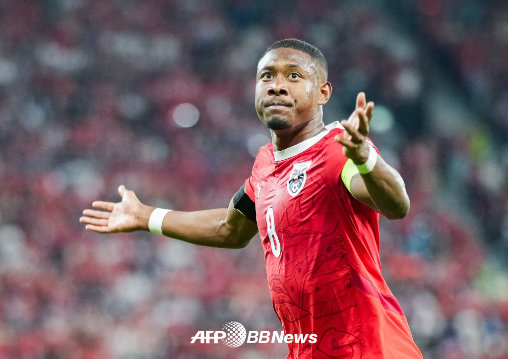 他就是皇家马德里队的奥地利国家足球队队长阿拉巴。 奥地利国家队主教练拉尔夫·朗尼克很早就预告了阿拉巴将缺席与韩国队的比赛。 =法新社BBNews=新闻1。