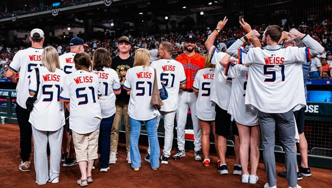 看来怀斯邀请了熟人参加比赛。 =照片:wice官方SNS