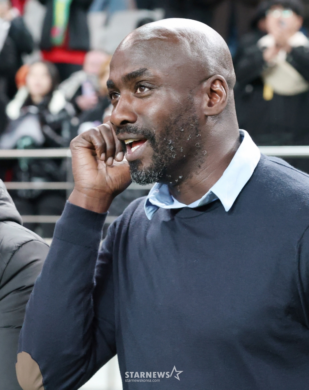 昨年11月、ソウルW杯競技場で行われた韓国との親善試合に出場したオート·アドガナサッカー代表チーム監督。 /写真=キム·ジンギョン待機者