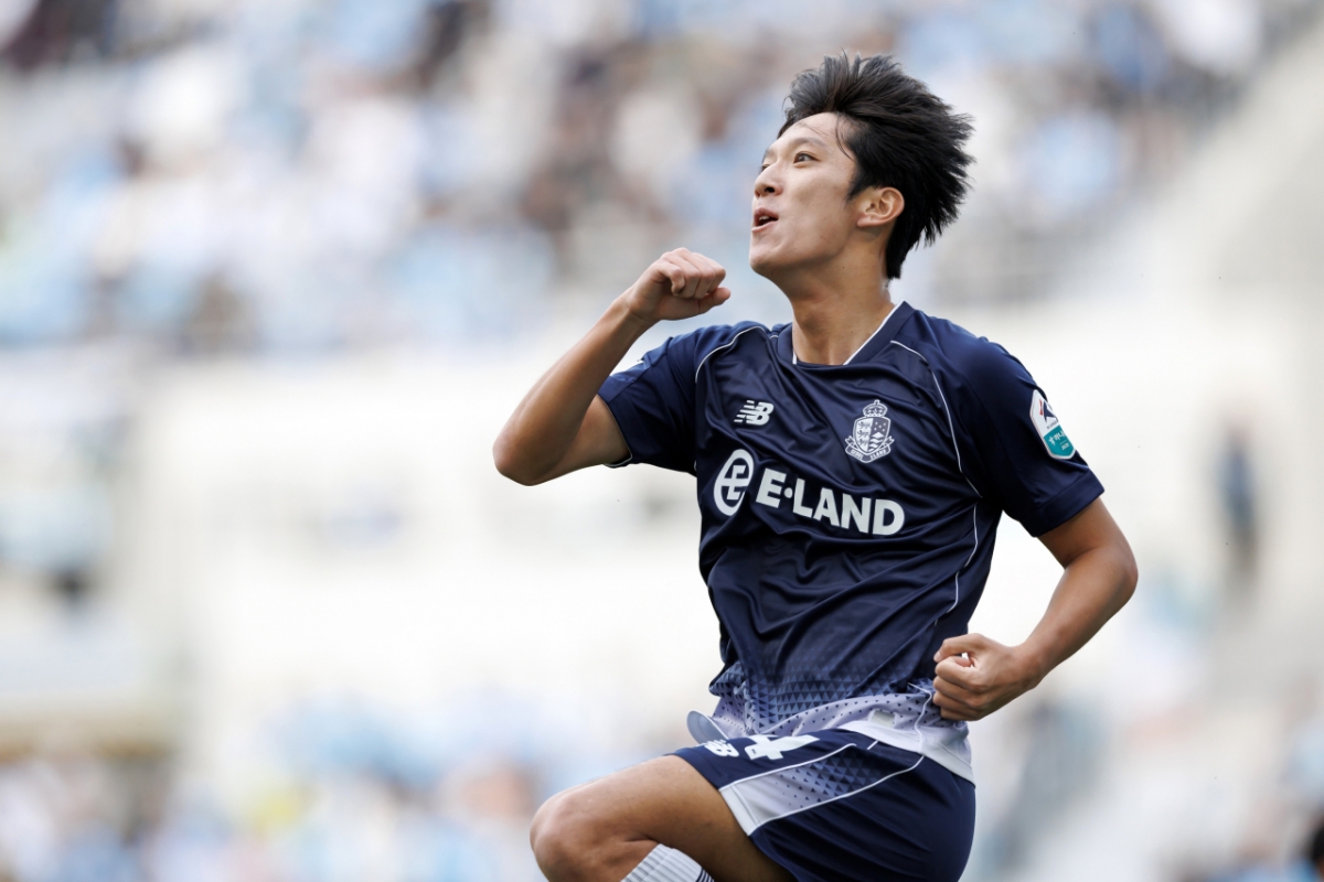 被韩亚银行K联赛第25轮评选为2026最佳选手（MVP）的首尔衣恋队的姜贤济。 =图为，韩国职业足球联盟提供。