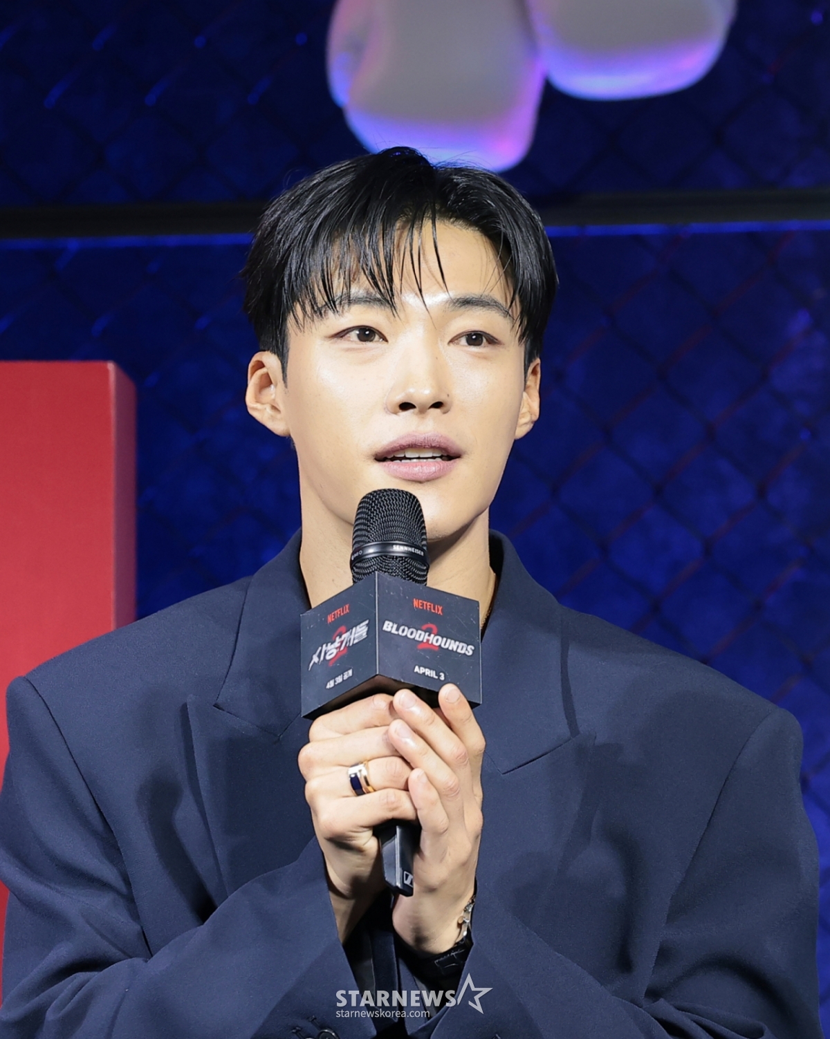 (Seoul = News 1) Phóng viên Kwon Hyun Jin = Diễn viên Woo Do Han Ga - đang gửi lời chào tại buổi họp báo ra mắt sản xuất mùa 2 của "Những chú chó săn" được tổ chức tại khách sạn Ambassador Seoul Pullman, Jung-gu, Seoul vào sáng ngày 31/3. "Những chú chó săn" mùa 2 là câu chuyện về một cú móc sảng khoái khác đối với giải đấu quyền anh bất hợp pháp toàn cầu do Gun Woo (Udo Hwan thủ vai) và Woo Jin (Lee Sang thủ vai) thống trị bởi tiền bạc và bạo lực. 2026.3.31/Tin tức 1 Copyright © Tin tức 1. All rights reserved. Cấm sử dụng AI học và phát tán trái phép. /Ảnh = (Seoul = News 1) Phóng viên Kwon Hyun Jin