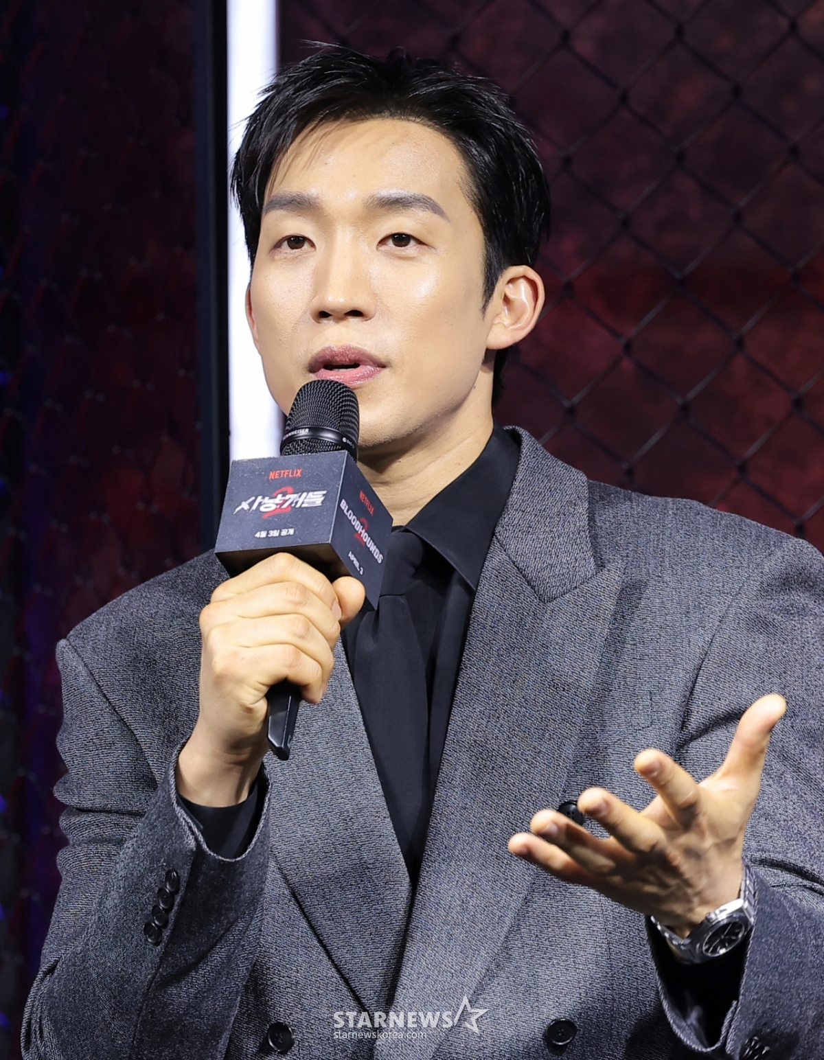 (Seoul = News 1) Phóng viên Kwon Hyun Jin = Diễn viên Lee Sang Yi đang gửi lời chào tại buổi họp báo ra mắt phim điện ảnh The Dog' mùa 2 (kịch bản: Kim Joo Hwan / đạo diễn: Kim Joo Hwan) được tổ chức tại khách sạn Ambassador Seoul Pullman, Junggu, Seoul vào sáng 31/3. "Những chú chó săn" mùa 2 là câu chuyện về một cú móc sảng khoái khác đối với giải đấu quyền anh bất hợp pháp toàn cầu do Gun Woo (Udo Hwan thủ vai) và Woo Jin (Lee Sang thủ vai) thống trị bởi tiền bạc và bạo lực. 2026.3.31/Tin tức 1 Copyright © Tin tức 1. All rights reserved. Cấm sử dụng AI học và phát tán trái phép. /Ảnh = (Seoul = News 1) Phóng viên Kwon Hyun Jin