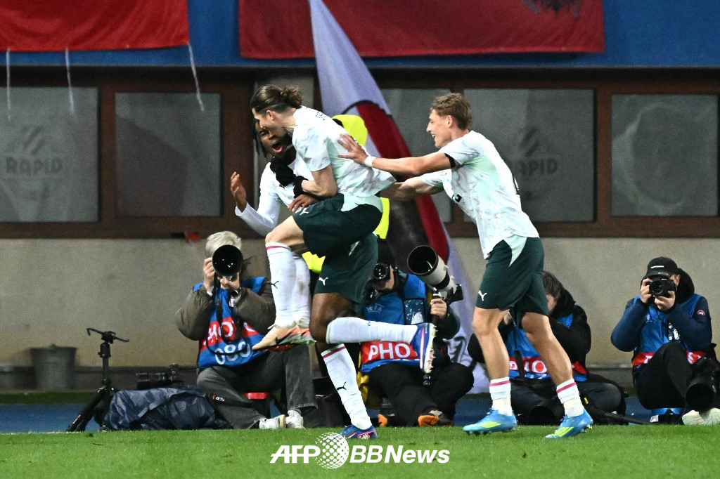 Austrian players are delighted after scoring in the warm-up match against Ghana on the 28th. Austria won 5-1 on the day. /AFPBBNews=News1