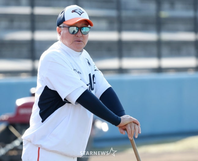 韩华队主教练金庆文。 =照片:明星新闻。