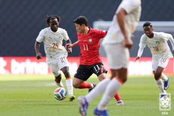 ファン·ヒチャン（中央）。 /写真=大韓サッカー協会提供