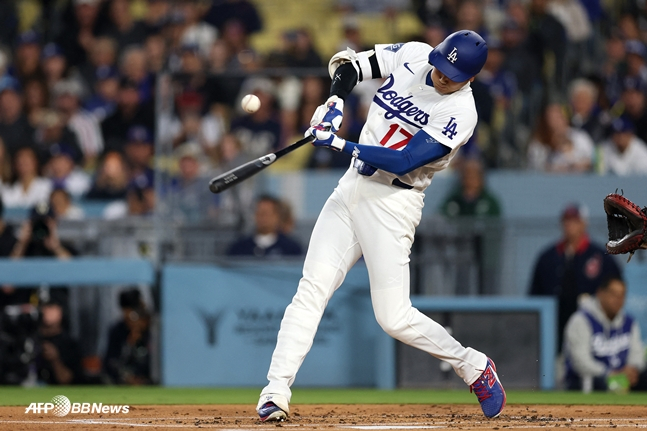 安打を打つ大谷。 /AFPBBNews=ニュース1