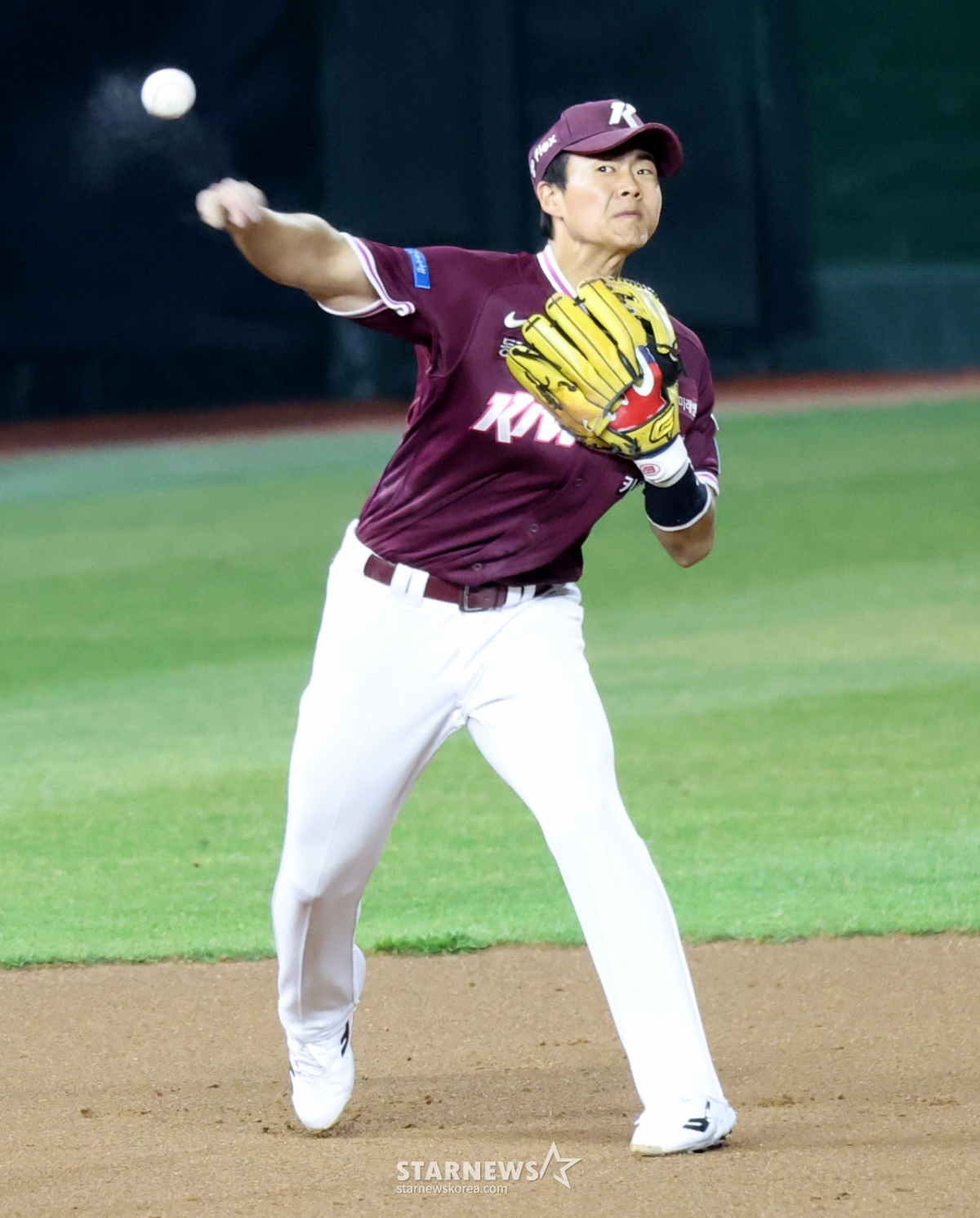 [포토]'최정타구 처리했지만' 어준서