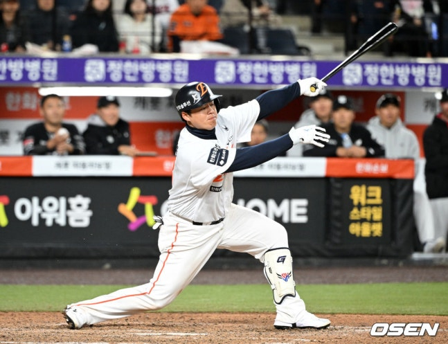 韩华队的卢时焕在3月31日与KT队的比赛第9回合末,当天遭遇了第5个三振出局。 =照片=OSEN