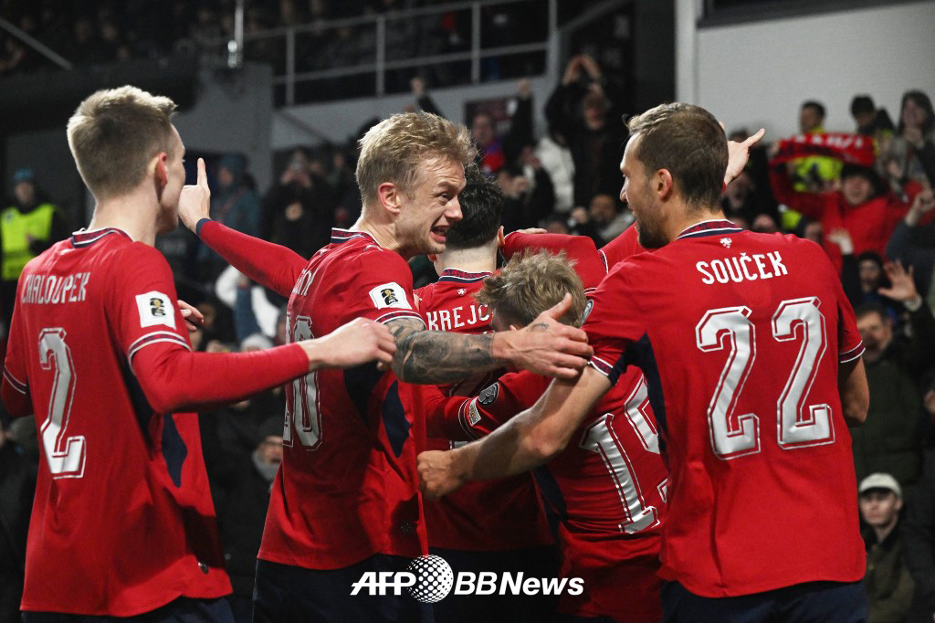 2026 FIFA北中米ワールドカップ欧州プレーオフでデンマークを破り、20年ぶりにワールドカップ本大会に進出、韓国が属するグループリーグA組に向かうことになったチェコ代表チーム。 /AFPBBNews=ニュース1