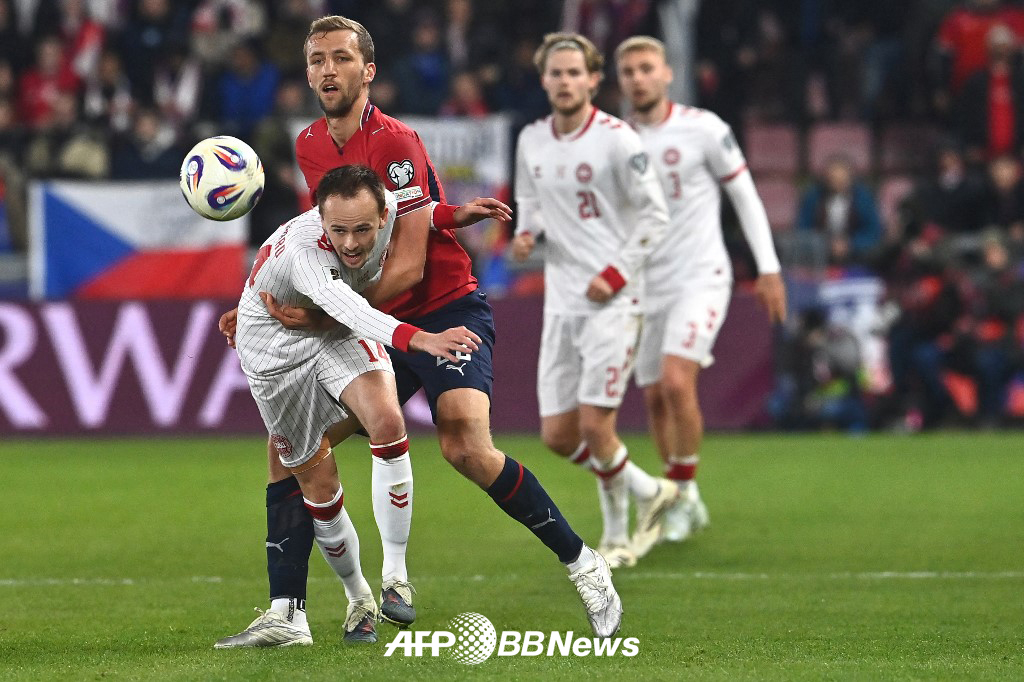 1日、チェコ·プラハのスタディオン·レトナで行われたチェコとデンマークの2026 FIFA北中米W杯欧州プレーオフパスDファイナル試合の様子。 /AFPBBNews=ニュース1