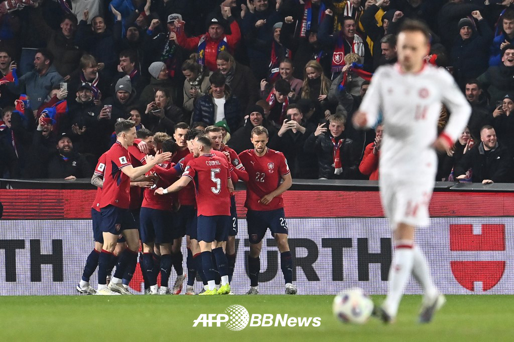 2026 FIFA北中米ワールドカップ欧州プレーオフでデンマークを破り、20年ぶりにワールドカップ本大会に進出、韓国が属するグループリーグA組に向かうことになったチェコ代表チーム。 /AFPBBNews=ニュース1