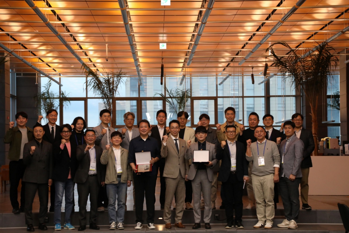 Совет директоров / Фотография предоставлена = Совет директоров Taekhwon. 