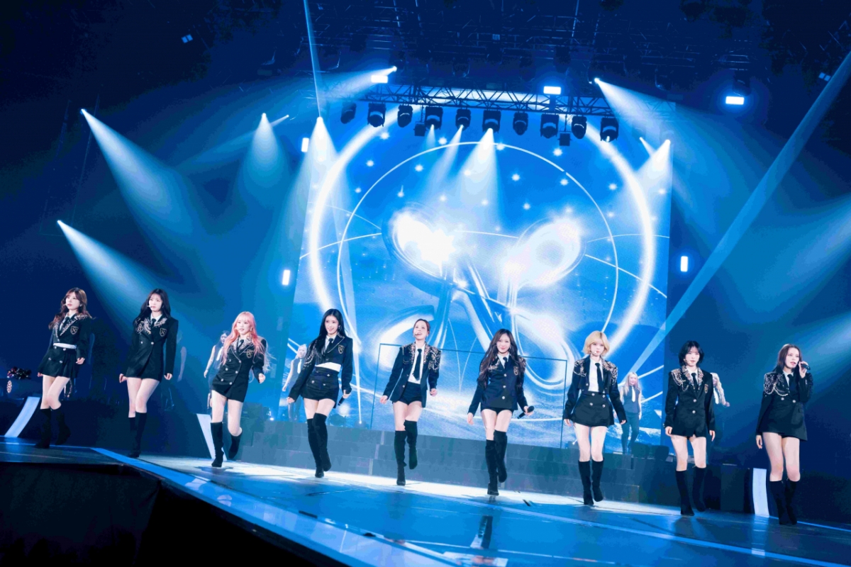 NiziU Japan Arena Tour, Фукуока Фотографии выступления / Источники фото =Сэйтаро Танака, Мики Кавамура (фотоагентство Tanaka Seitaro)