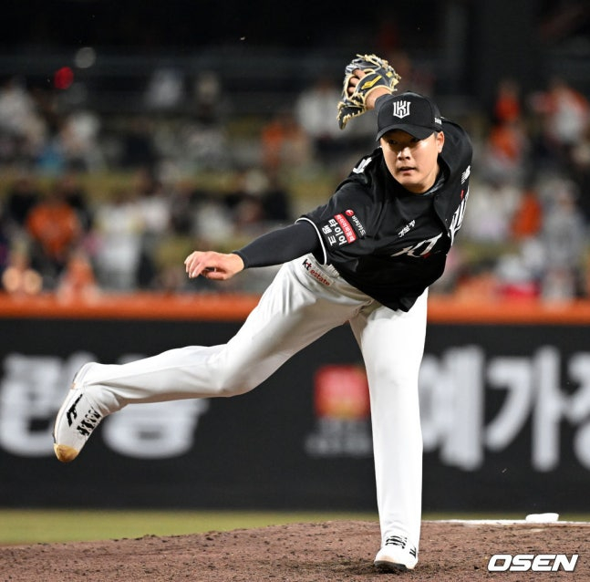 Han Seung-hyuk is fighting hard.