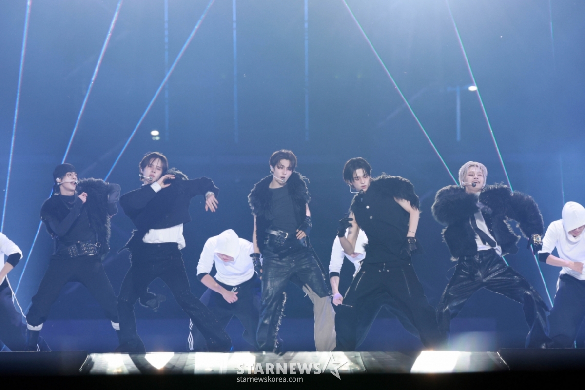 Ngày 6/5, nhóm nhạc TWS đã mang đến sân khấu tuyệt vời tại lễ trao giải Asia Artist Awards 2025, 10th Anniversary Asia Artist Awards 2025, 10th Anniversary Asia Artist Awards 2025, được tổ chức tại Sân vận động Quốc gia Cao Hùng.   Lễ trao giải nghệ sĩ châu Á 2025 và lễ trao giải AAA 2025 sẽ được tổ chức tại Sân vận động Quốc gia Cao Hùng từ ngày 6 đến ngày 7 tháng 12 năm 2025.  /2025.12.06 /Ảnh = Lim Sung Kyun tjdrbs23@