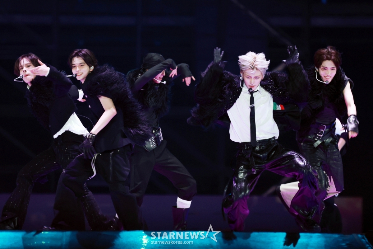 Ngày 6/5, nhóm nhạc TWS đã mang đến sân khấu tuyệt vời tại lễ trao giải Asia Artist Awards 2025, 10th Anniversary Asia Artist Awards 2025, 10th Anniversary Asia Artist Awards 2025, được tổ chức tại Sân vận động Quốc gia Cao Hùng.   Lễ trao giải nghệ sĩ châu Á 2025 và lễ trao giải AAA 2025 sẽ được tổ chức tại Sân vận động Quốc gia Cao Hùng từ ngày 6 đến ngày 7 tháng 12 năm 2025.  /2025.12.06 /Ảnh = Lim Sung Kyun tjdrbs23@