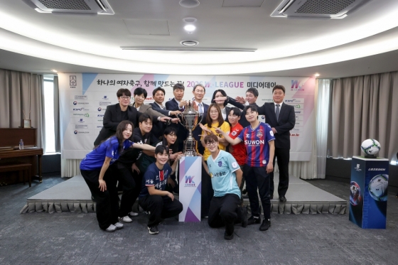 Игроки и тренеры команд, которые посетили медиа-день 2026 WK League. /Фото = Федерация корейских женских футбольных ассоциаций