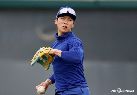 Kim Hye-sung is doing defensive training. /AFPBBNews=News1