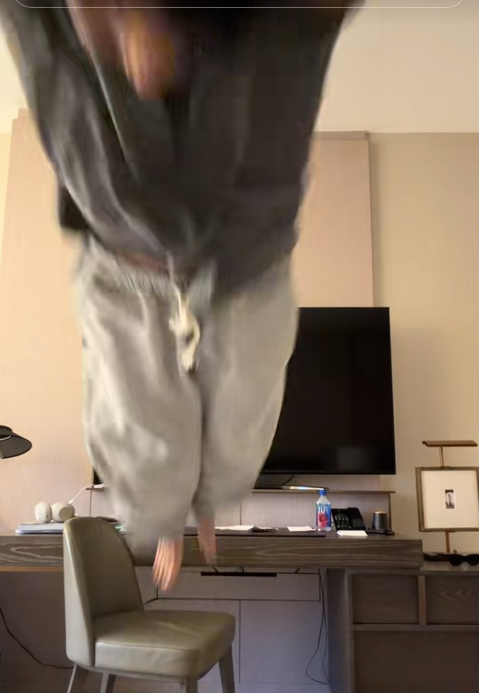 V游泳挑战视频/照片抖音官方账号@tete_kimv