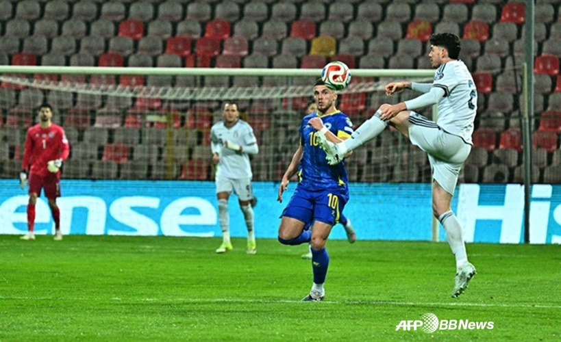 アレッサンドロ·バストーニ(右)。 /AFPBBNews=ニュース1