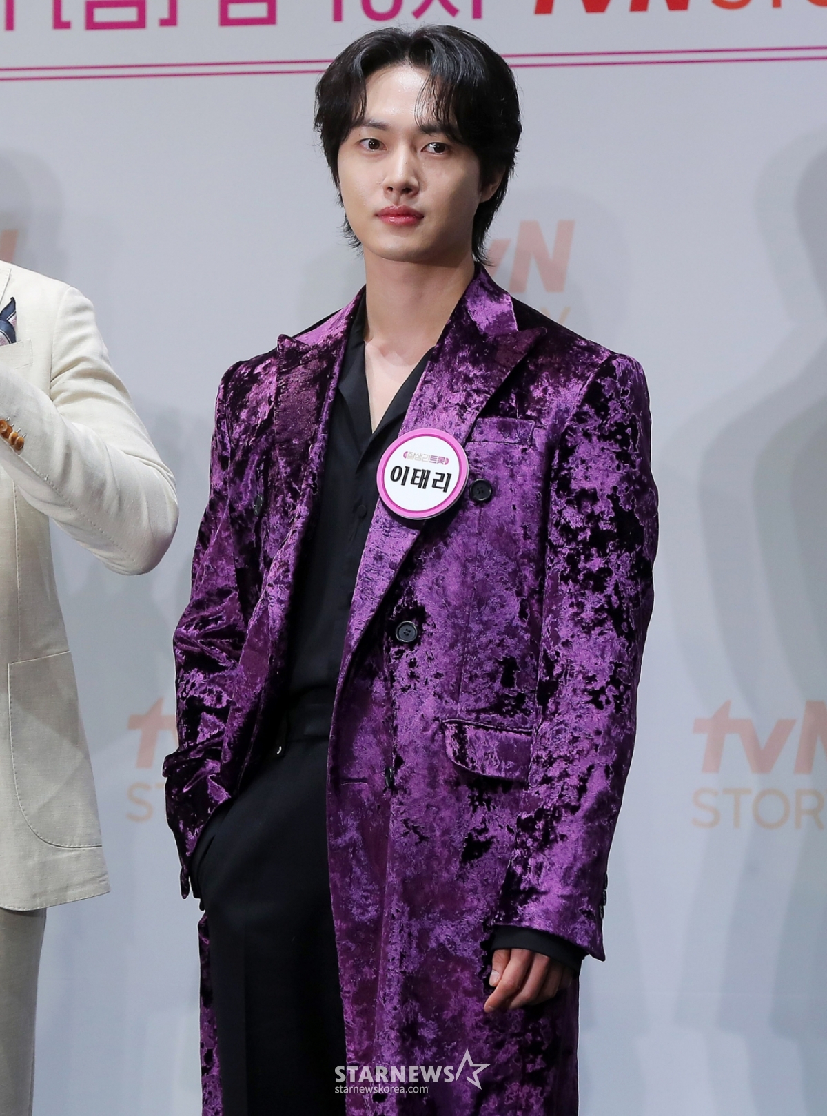 俳優のイ·テリが4日午後、ソウル九老区ラマダソウル新道林ホテルで行われたtvN STORY芸能番組「イケメントロット」製作発表会に参加しポーズを取っている。 2025.02.04 /写真=キム·チャンヒョンchmt@