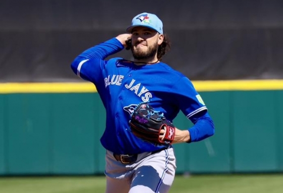 Ponce pitching in an exhibition game. /Photo = Toronto Blue Jays official SNS