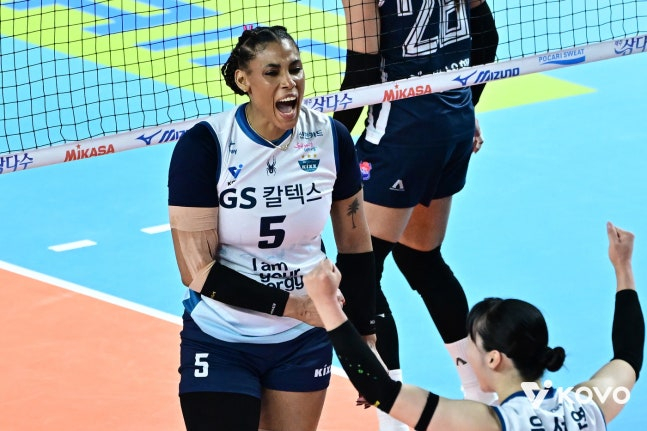 GS Caltex Жизель Силва кричит после успешной атаки в первом матче Женской лиги (2025-2026 V-Лиги) против Корейской дорожной корпорации, который состоялся 1-го числа в крытом стадионе Гимчхон. /Фото = Предоставлено KOVO.
