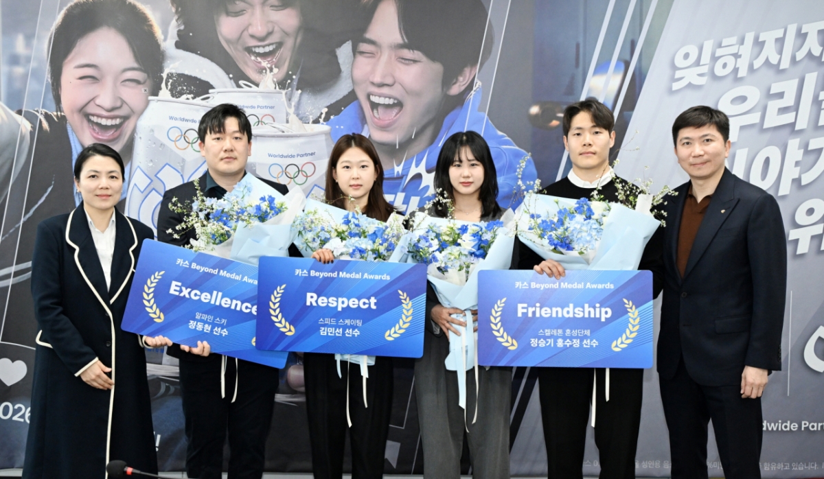 Фотография с Медали Касс Beyond. (слева направо) Со Хе Ён вице-президент пивоварни Ovi, горнолыжный спорт Чон Дон Хён, скорость Ким Мин Сон, скелетон Пахун Чжон, Чон Сын Ги, председатель Ю Сын Мин. /Фото = Предоставлено Корейским спортивным советом