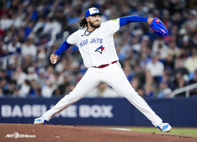 Ponce pitching against Colorado on March 31. /AFPBBNews=News1