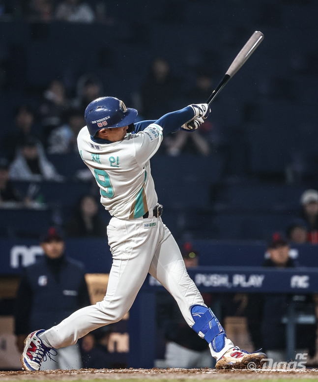 シン·ジェインの本塁打打撃の様子。 /写真=NCダイノス
