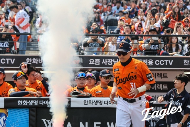 今年3月28日,在Kiwoom Heroes和揭幕战之前,孙儿叶正在入场。 =韩华鹰队。