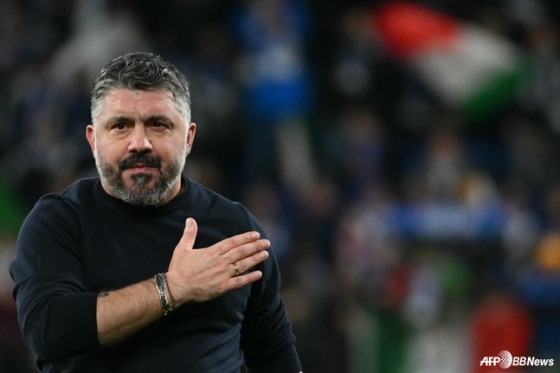 Gennaro Gattuso, head coach of the Italian national team, puts his hand on his chest. /AFPBBNews=News1