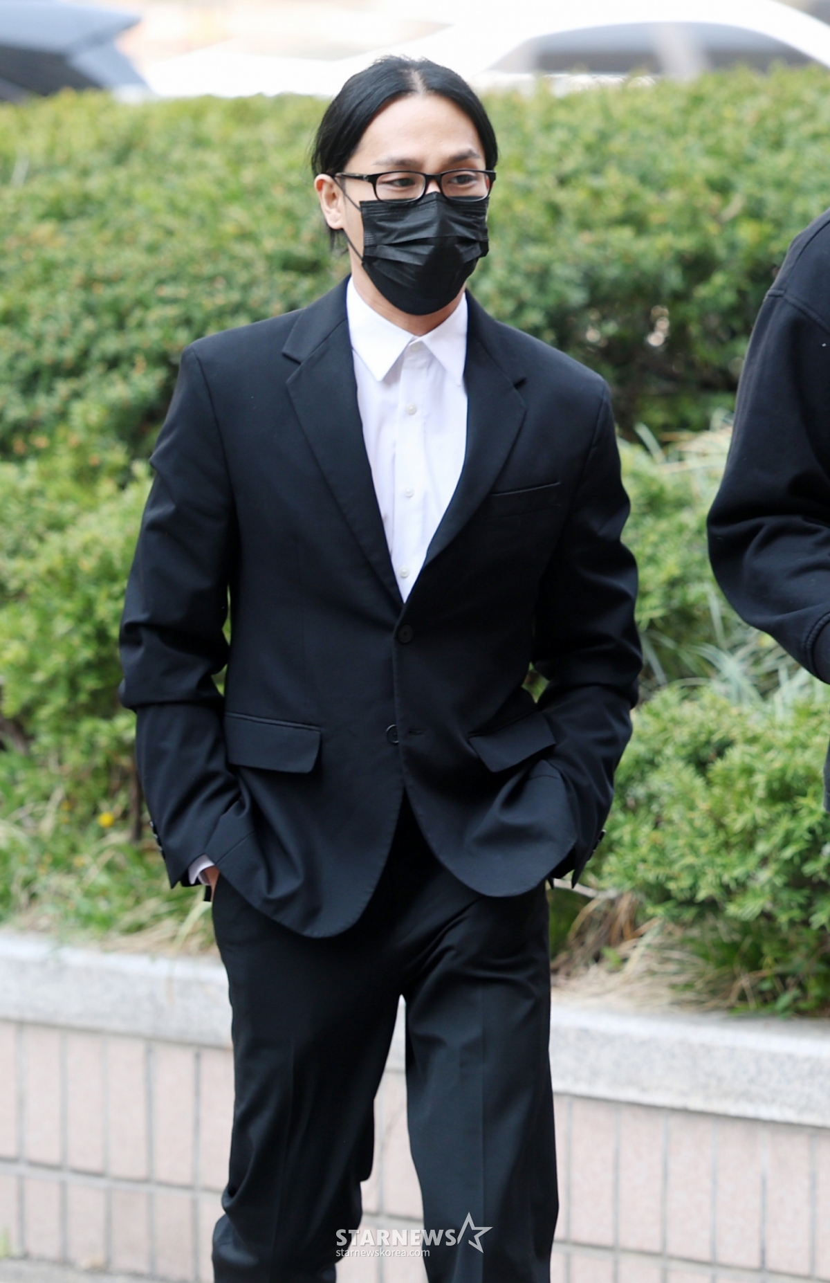 麻薬投薬後、自首し、1審執行猶予判決を受けたラッパーのシクケイ(本名クォン·ミンシク)が2日、ソウル西部地方裁判所で開かれた麻薬類管理に関する法律違反の疑いで控訴審の初公判期日に出席している。 /2026.04.02 /写真=キム·フィソン hwijpg@