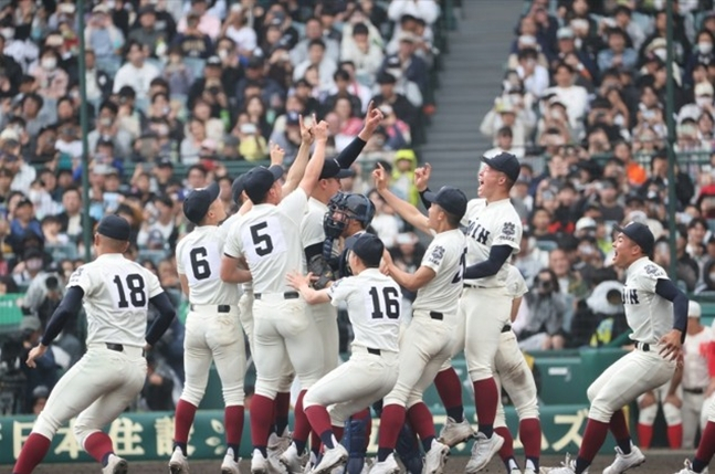優勝した直後の様子。 /写真=大阪桐蔭高校公式ホームページ