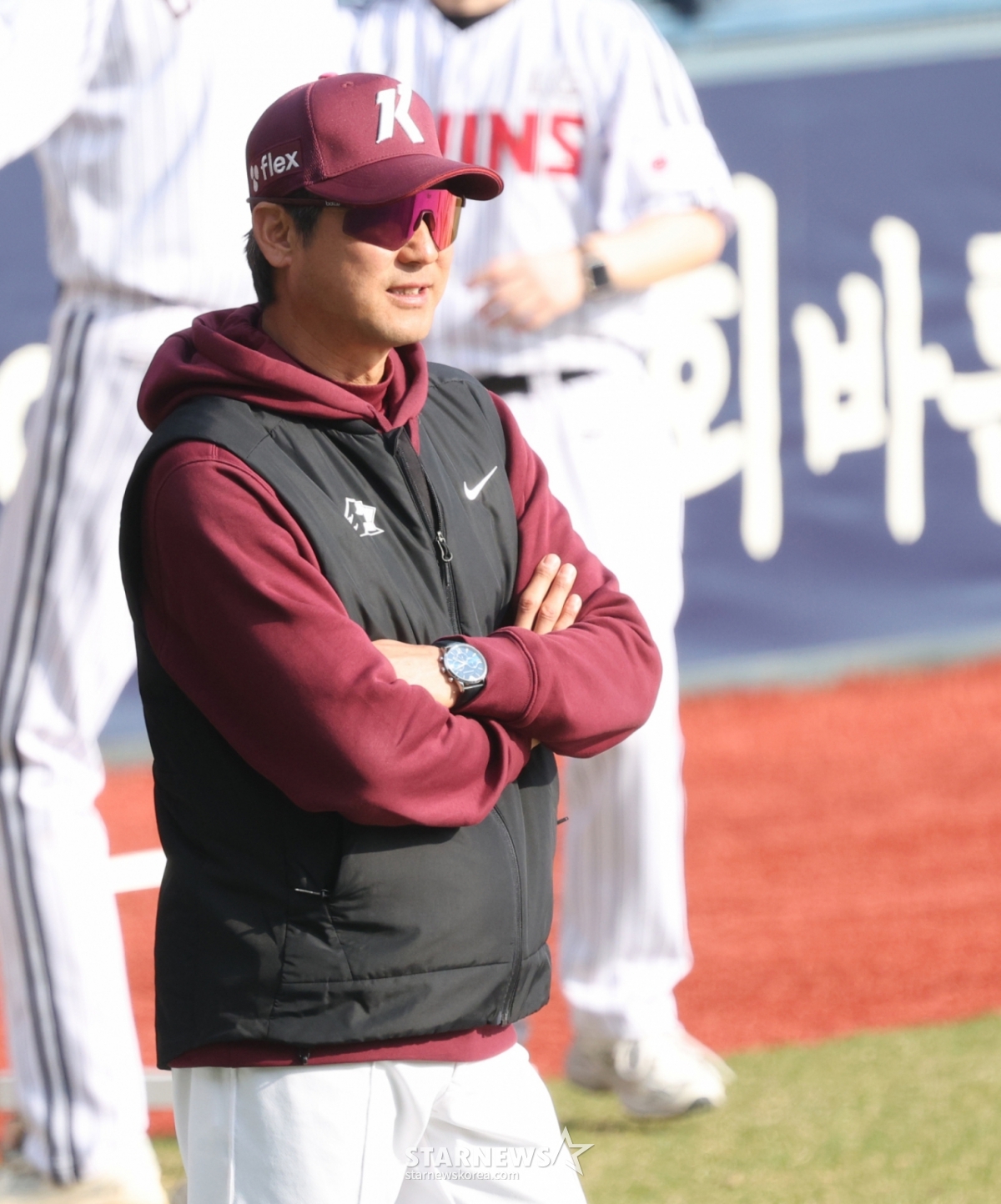 Тренер Кивум Соль Чжон Джин.  /Фото = Ожидание Ким Чжин Гёна