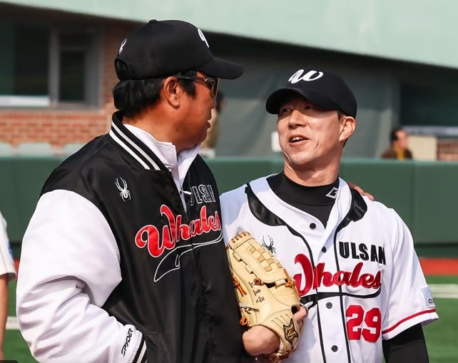 Ко Хё Джун (справа) и режиссер Чан Вон Чжин. /Фото = Предоставлено Ульсаном Уэльсом