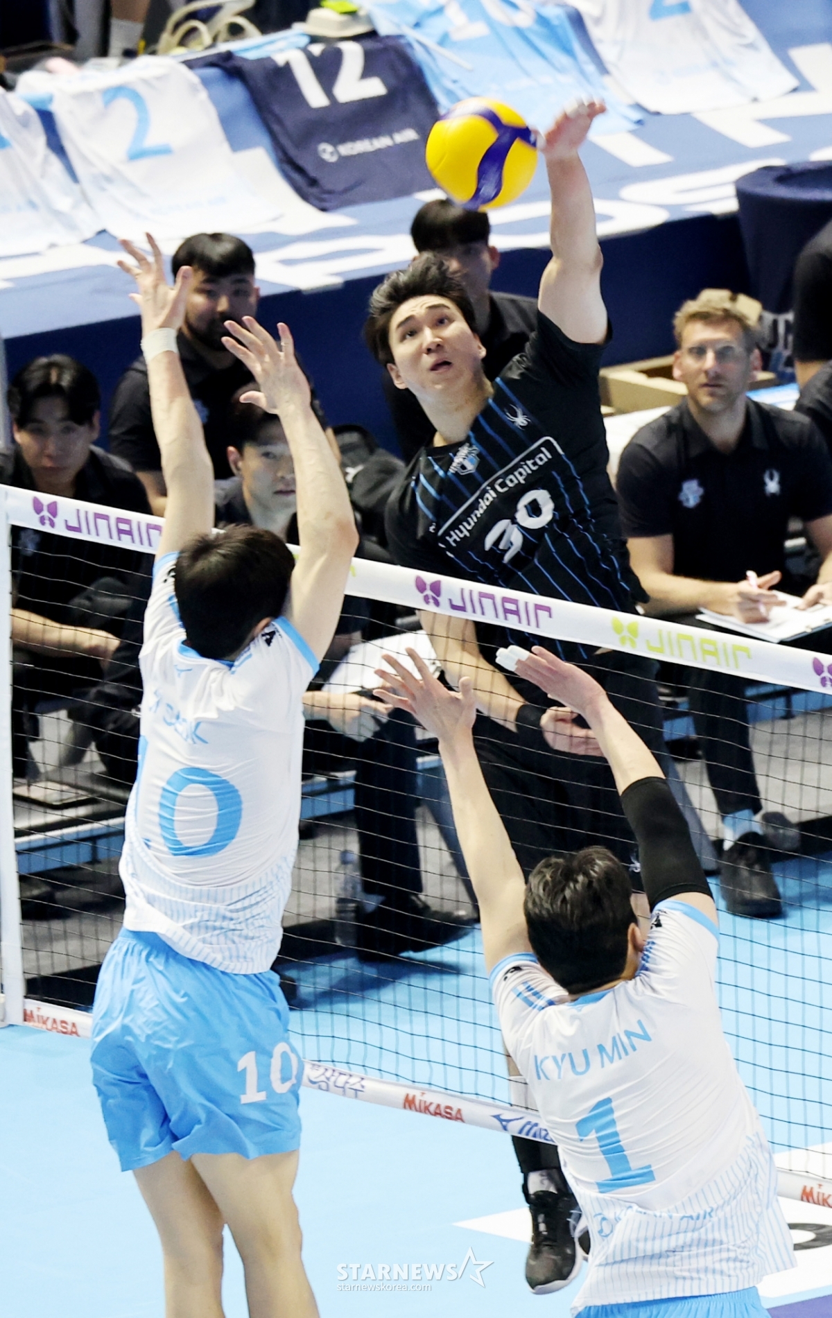 [포토]'타이밍좋지!' 신호진