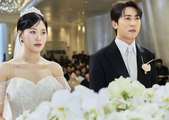 =金元勋（左）、严智允（音）/照片=金元勋（音）SNS。