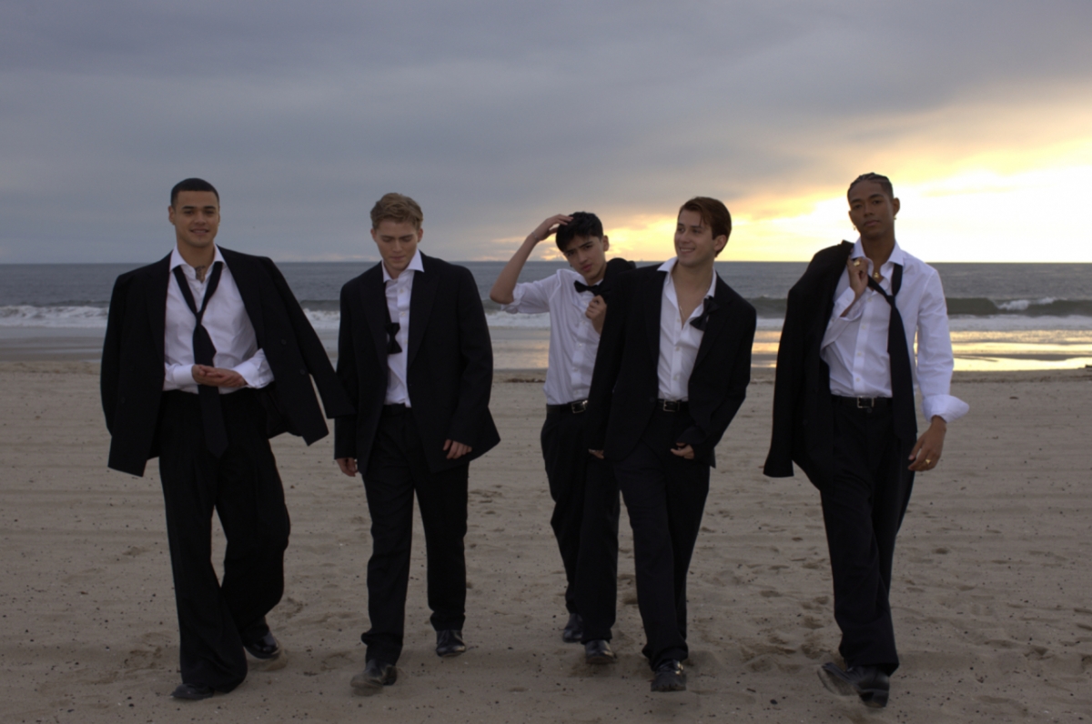 Santos Brabos (từ trái sang phải là Drew, Gabi, Kenneth, Alejandro, Kaue) / Cung cấp ảnh = Hybratin America